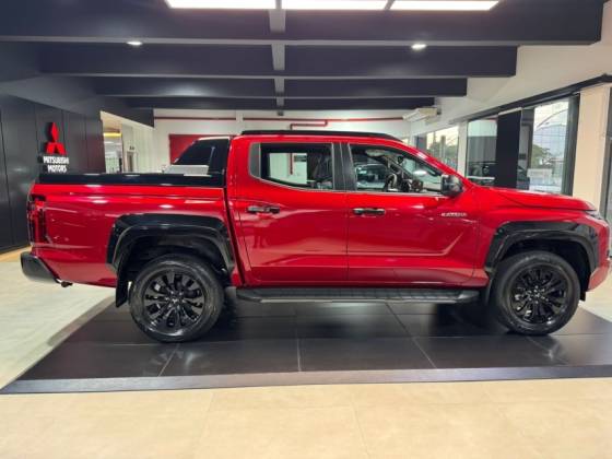 MITSUBISHI TRITON 2.4 BITURBO DIESEL CD KATANA 4X4 AUTOMÁTICO MITSUBISHI TRITON 2.4 BITURBO DIESEL CD KATANA 4X4 AUTOMÁTICO